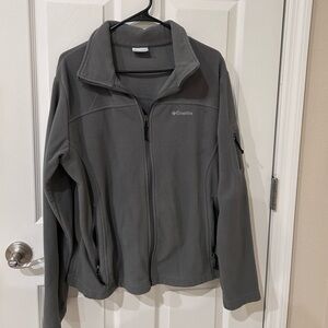Columbia Women's fleece Jacket in Gray